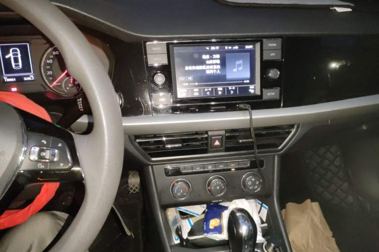 Used Volkswagen Lavida 2019 1.5L Automatic Vision Edition China VI Standard Audio And AC Panel