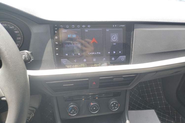 Used Volkswagen Lavida 2019 1.5L Automatic Fashion Edition China VI Audio And AC Panel