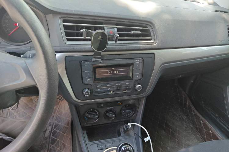 Used Volkswagen Lavida 2019 Lavida Start 1.5L Manual Fashion Edition China VI Standard Audio And AC Panel