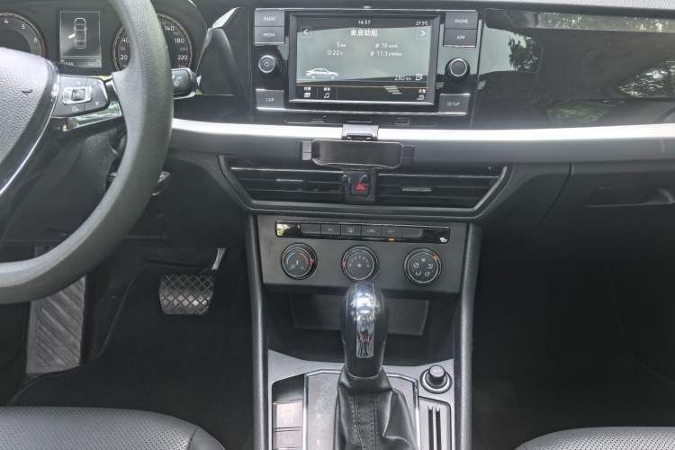 Used Volkswagen Lavida 2019 1.5L Automatic Comfort Edition China VI Standard Audio And AC Panel