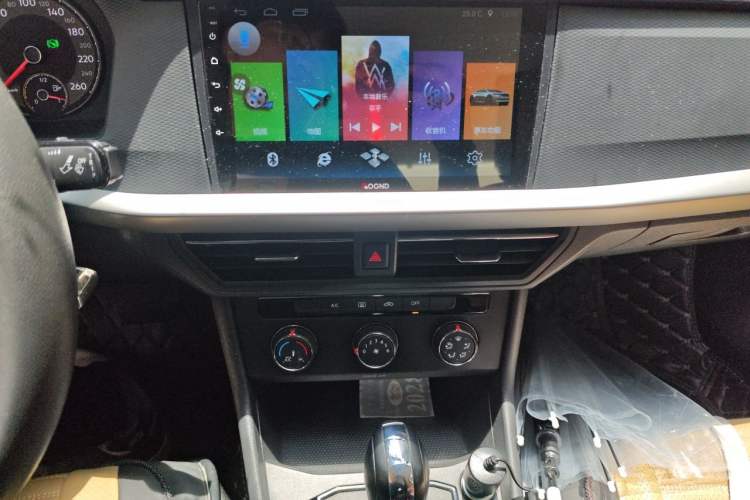 Used Volkswagen Lavida 2019 1.5L Automatic Fashion Edition China VI Audio And AC Panel