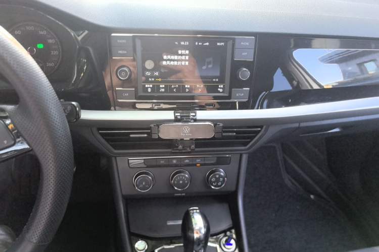 Used Volkswagen Lavida 2019 Hatchback 200TSI DSG Comfort Edition China VI Audio And AC Panel