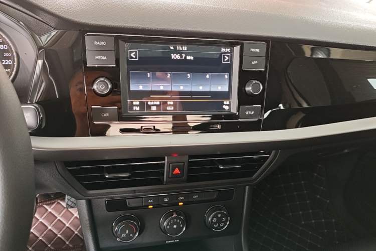 Used Volkswagen Lavida 2019 1.5L Automatic Comfort Edition China VI Standard Audio And AC Panel