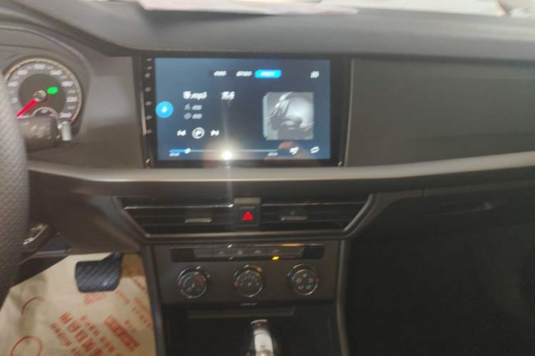 Used Volkswagen Lavida 2019 1.5L Automatic Fashion Edition China VI Audio And AC Panel