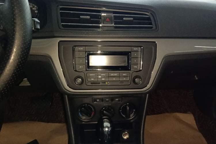 Used Volkswagen Lavida 2019 Lavida Start 1.5L Automatic Trendy Version China VI Standard Audio And AC Panel