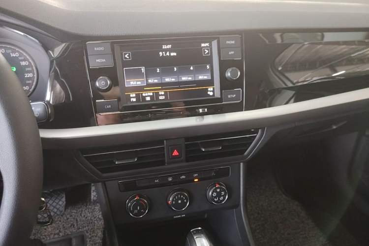 Used Volkswagen Lavida 2019 1.5L Automatic Comfort Edition China VI Standard Audio And AC Panel