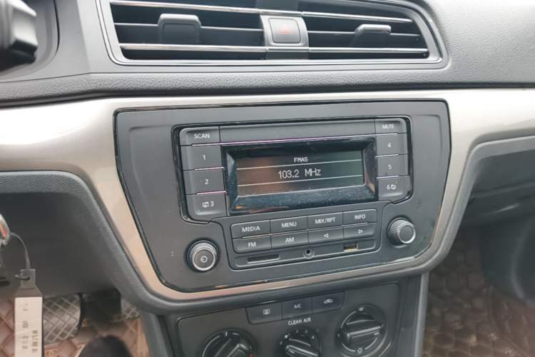 Used Volkswagen Lavida 2019 Lavida Start 1.5L Automatic Trendy Version China VI Standard Audio And AC Panel