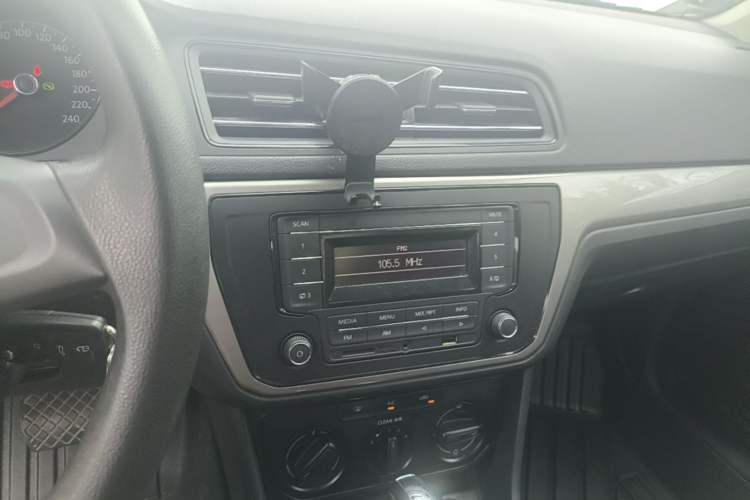 Used Volkswagen Lavida 2019 Lavida Start 1.5L Automatic Trendy Version China VI Standard Audio And AC Panel