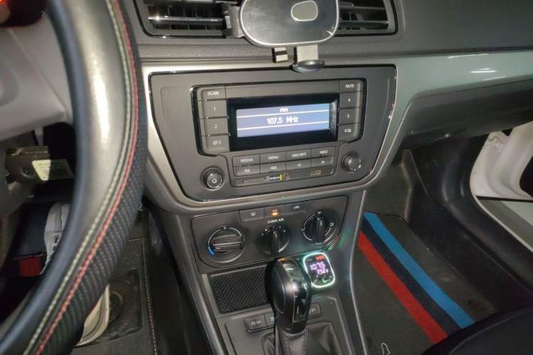 Used Volkswagen Lavida 2019 Lavida Start 1.5L Automatic Trendy Version China VI Standard Audio And AC Panel