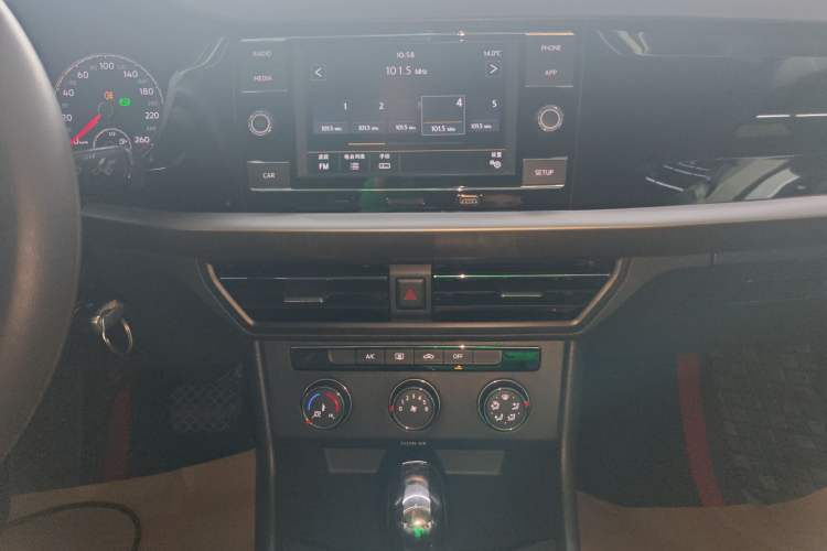 Used Volkswagen Lavida 2019 1.5L Automatic Vision Edition China VI Standard Audio And AC Panel