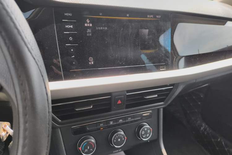 Used Volkswagen Lavida 2019 1.5L Manual Comfort Edition China VI Standard Audio And AC Panel