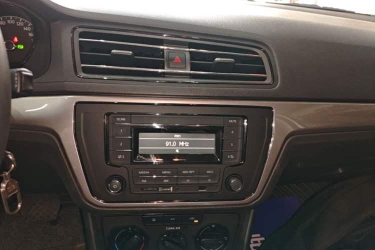 Used Volkswagen Lavida 2019 Lavida Start 1.5L Automatic Trendy Version China VI Standard Audio And AC Panel