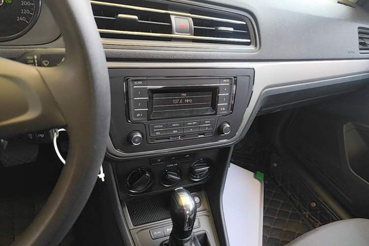 Used Volkswagen Lavida 2019 Lavida Start 1.5L Automatic Trendy Version China VI Standard Audio And AC Panel