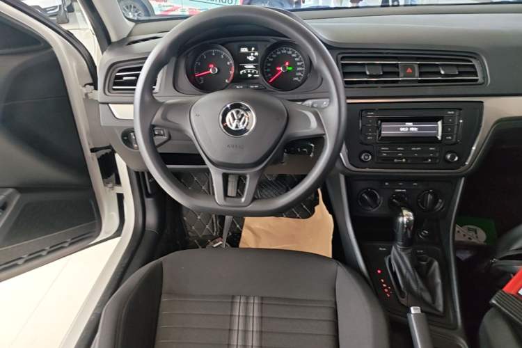 Used Volkswagen Lavida 2019 Lavida Start 1.5L Automatic Trendy Version China VI Standard Audio And AC Panel