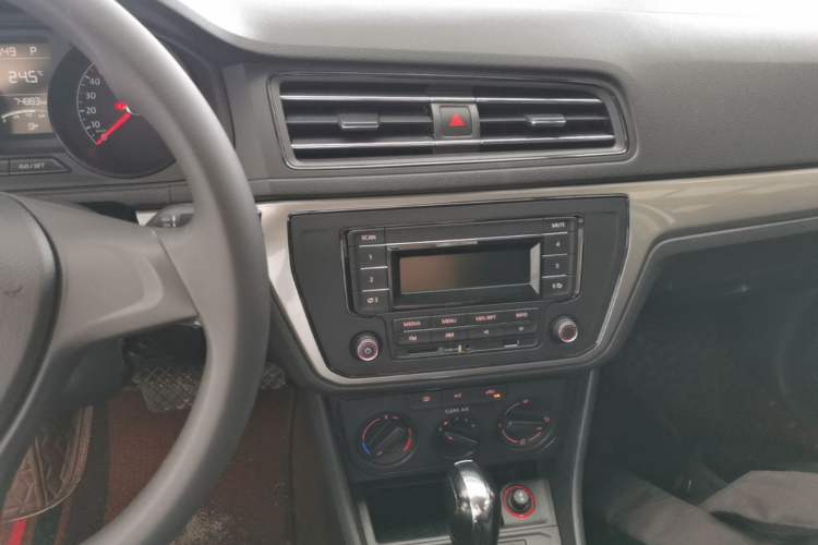 Used Volkswagen Lavida 2019 Lavida Start 1.5L Automatic Trendy Version China VI Standard Audio And AC Panel