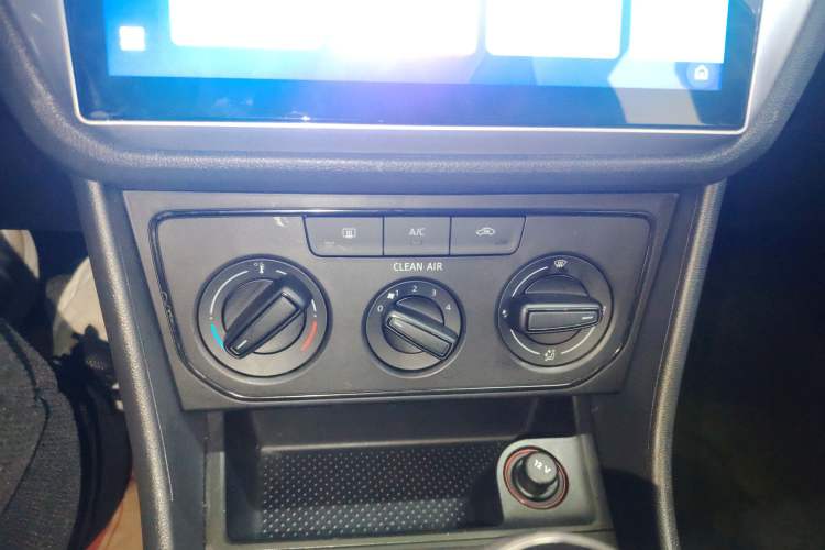Used Volkswagen Lavida 2019 Lavida Start 1.5L Manual Fashion Edition China VI Standard Audio And AC Panel