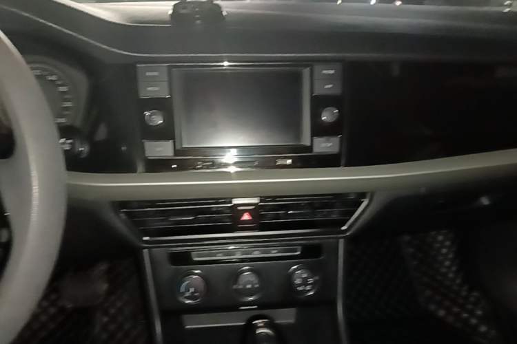 Used Volkswagen Lavida 2019 1.5L Automatic Comfort Edition China VI Standard Audio And AC Panel