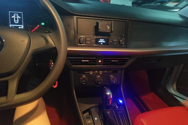 Used Volkswagen Lavida 2019 1.5L Automatic Fashion Edition China VI Audio And AC Panel