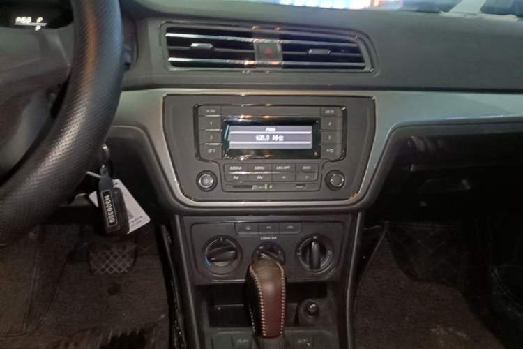 Used Volkswagen Lavida 2019 Lavida Start 1.5L Automatic Trendy Version China VI Standard Audio And AC Panel