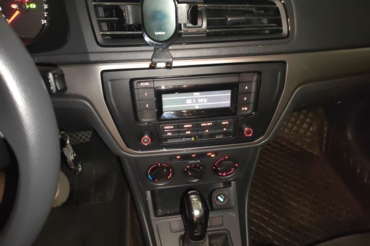 Used Volkswagen Lavida 2019 Lavida Start 1.5L Automatic Trendy Version China VI Standard Audio And AC Panel