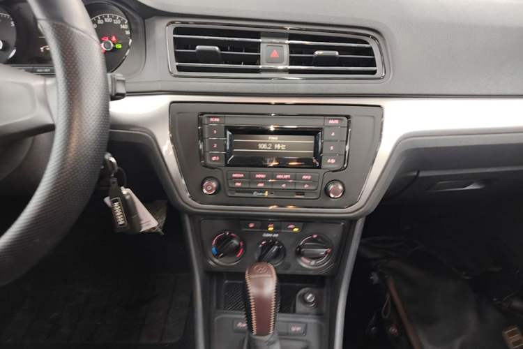 Used Volkswagen Lavida 2019 Lavida Start 1.5L Automatic Trendy Version China VI Standard Audio And AC Panel