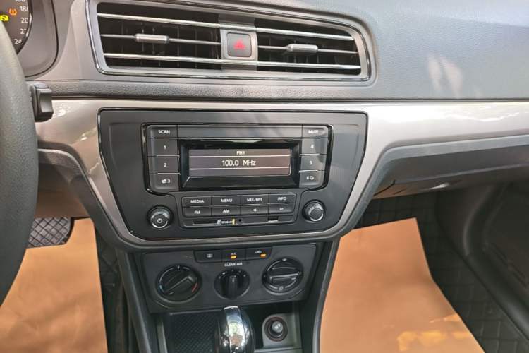 Used Volkswagen Lavida 2019 Lavida Start 1.5L Automatic Trendy Version China VI Standard Audio And AC Panel
