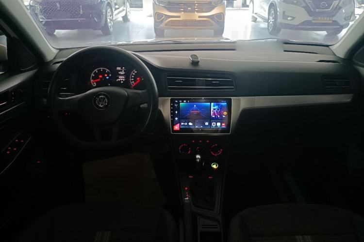 Used Volkswagen Lavida 2019 Lavida Start 1.5L Automatic Trendy Version China VI Standard Center Console