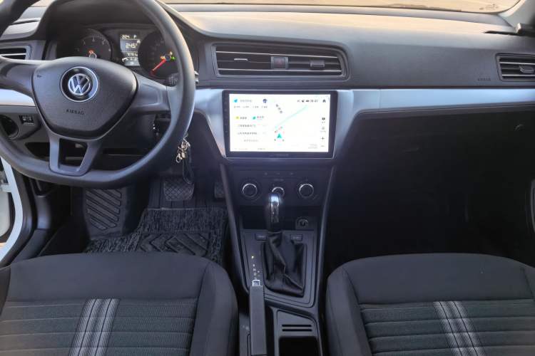 Used Volkswagen Lavida 2019 Lavida Start 1.5L Automatic Trendy Version China VI Standard Center Console