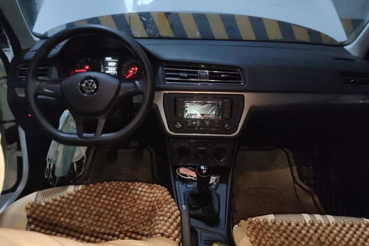 Used Volkswagen Lavida 2019 Lavida Start 1.5L Manual Fashion Edition China VI Standard Center Console