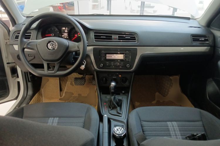 Used Volkswagen Lavida 2019 Lavida Start 1.5L Automatic Trendy Version China VI Standard Center Console