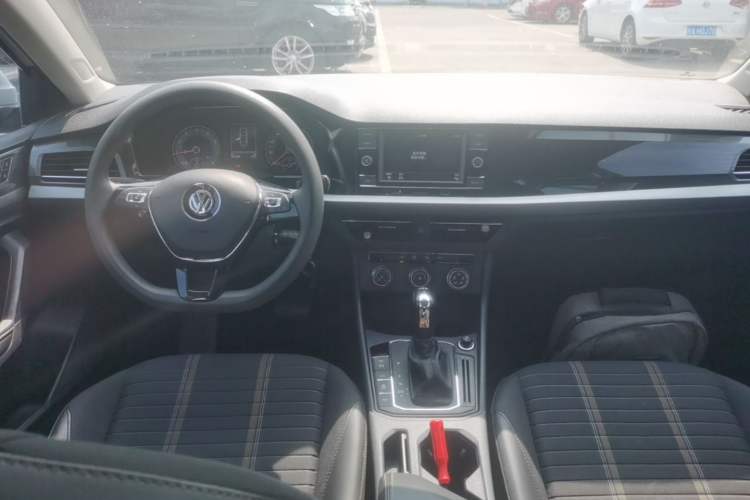 Used Volkswagen Lavida 2019 280TSI DSG Comfort Edition China VI standard Center Console