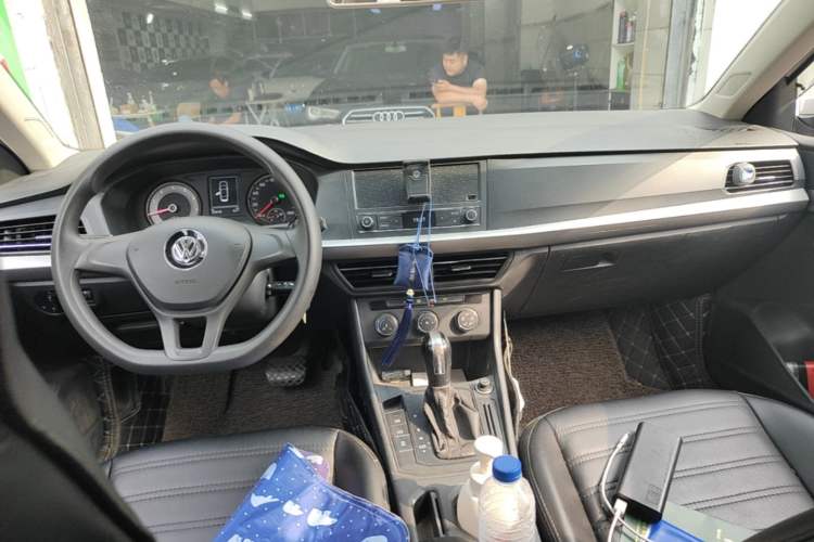 Used Volkswagen Lavida 2019 1.5L Automatic Fashion Edition China VI Center Console