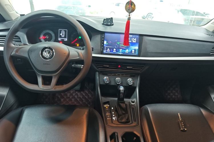 Used Volkswagen Lavida 2019 1.5L Automatic Fashion Edition China VI Center Console