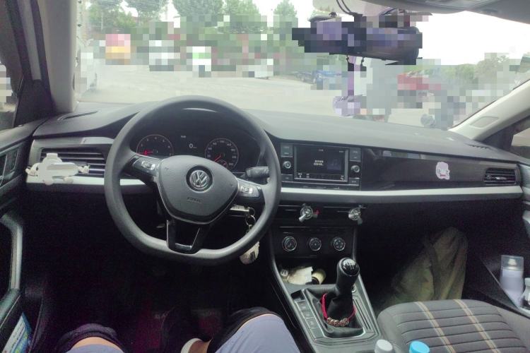 Used Volkswagen Lavida 2019 1.5L Manual Comfort Edition China VI Standard Center Console