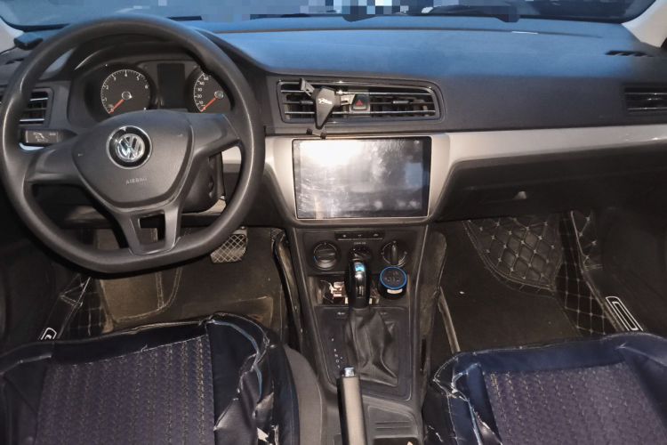 Used Volkswagen Lavida 2019 Lavida Start 1.5L Automatic Trendy Version China VI Standard Center Console