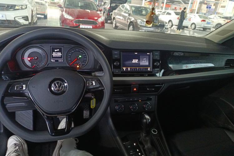 Used Volkswagen Lavida 2019 1.5L Automatic Comfort Edition China VI Standard Center Console