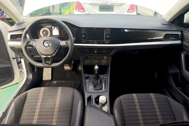 Used Volkswagen Lavida 2019 280TSI DSG Comfort Edition China VI standard Center Console