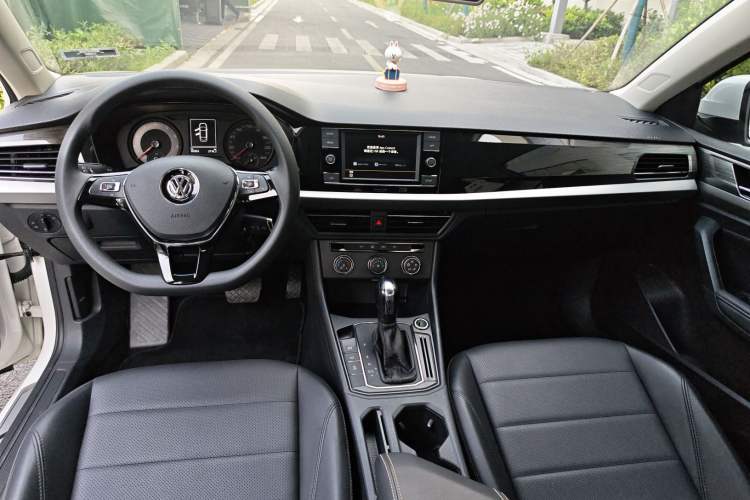 Used Volkswagen Lavida 2019 1.5L Automatic Comfort Edition China VI Standard Center Console