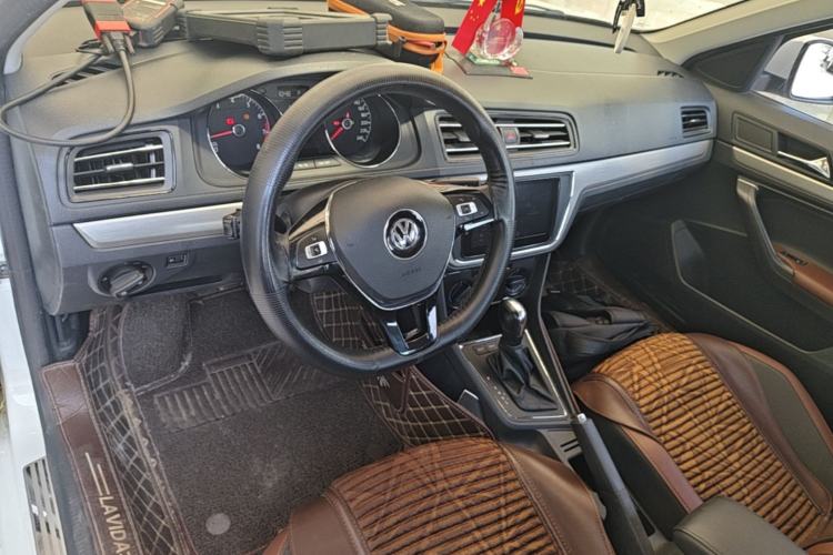 Used Volkswagen Lavida 2019 Lavida Start 1.5L Automatic Comfort Edition China VI Standard Center Console