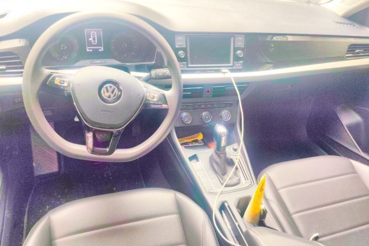 Used Volkswagen Lavida 2019 1.5L Automatic Comfort Edition China VI Standard Center Console