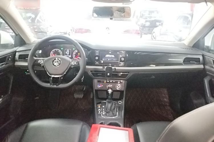 Used Volkswagen Lavida 2019 1.5L Automatic Vision Edition China VI Standard Center Console