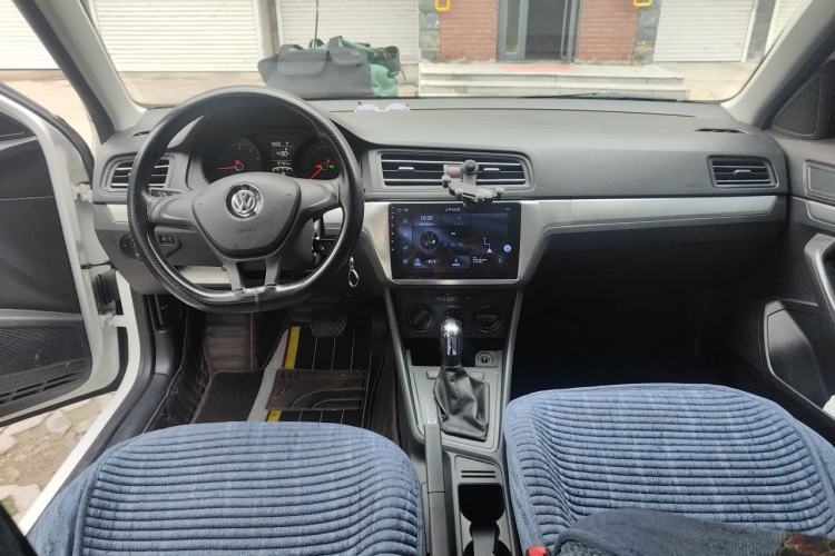 Used Volkswagen Lavida 2019 Lavida Start 1.5L Automatic Trendy Version China VI Standard Center Console