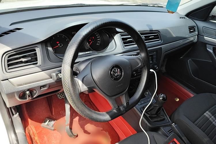 Used Volkswagen Lavida 2019 Lavida Start 1.5L Manual Fashion Edition China VI Standard Center Console