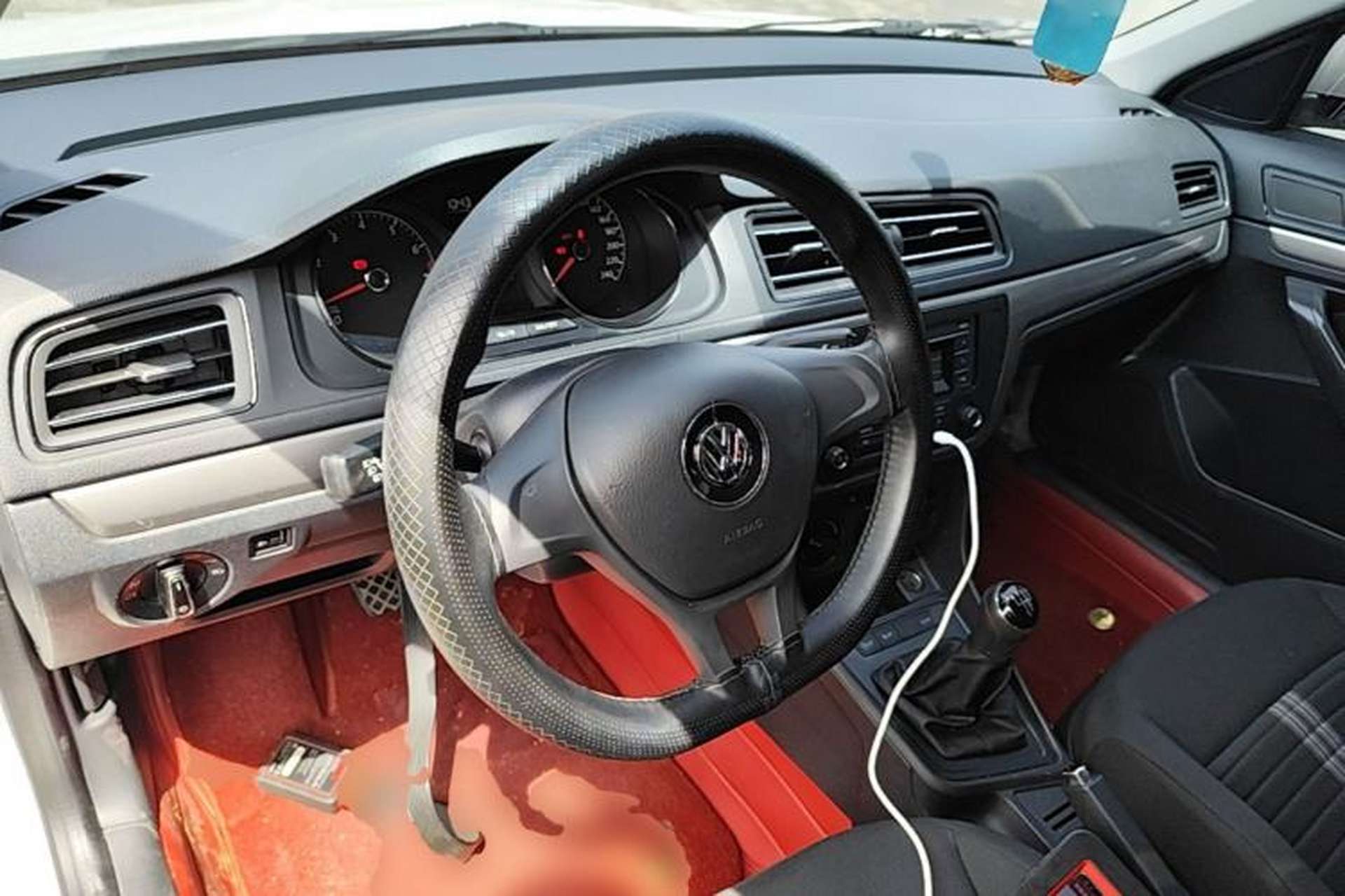 Used Volkswagen Lavida 2019 Lavida Start 1.5L Manual Fashion Edition China VI Standard Center Console