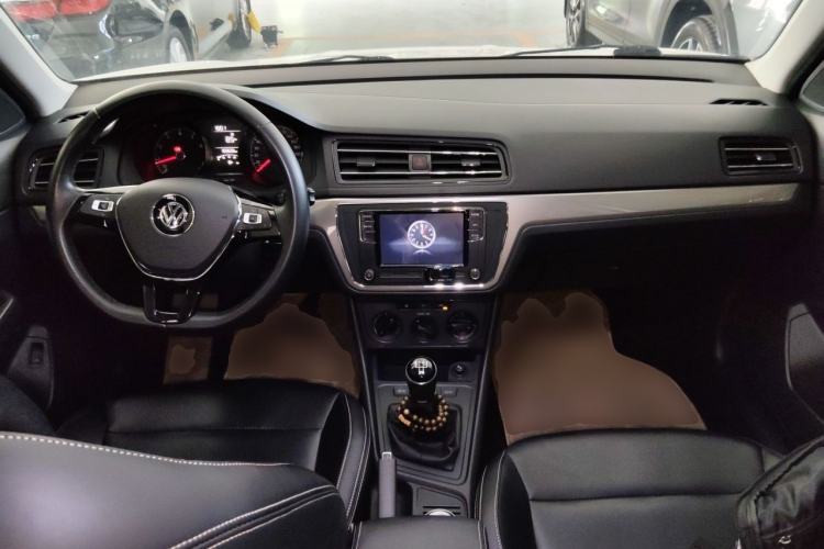 Used Volkswagen Lavida 2019 Lavida Start 1.5L Manual Fashion Edition China VI Standard Center Console