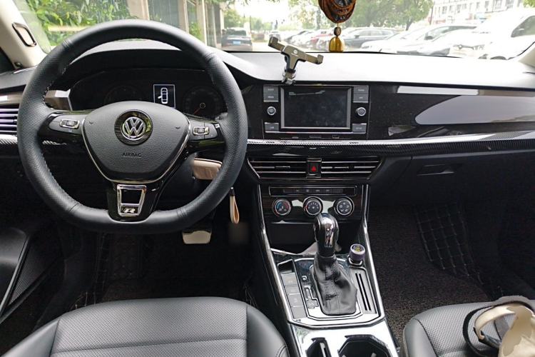 Used Volkswagen Lavida 2019 1.5L Automatic Comfort Edition China VI Standard Center Console