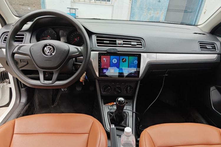 Used Volkswagen Lavida 2019 Lavida Start 1.5L Manual Fashion Edition China VI Standard Center Console