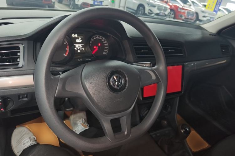 Used Volkswagen Lavida 2019 Lavida Start 1.5L Manual Fashion Edition China VI Standard Center Console