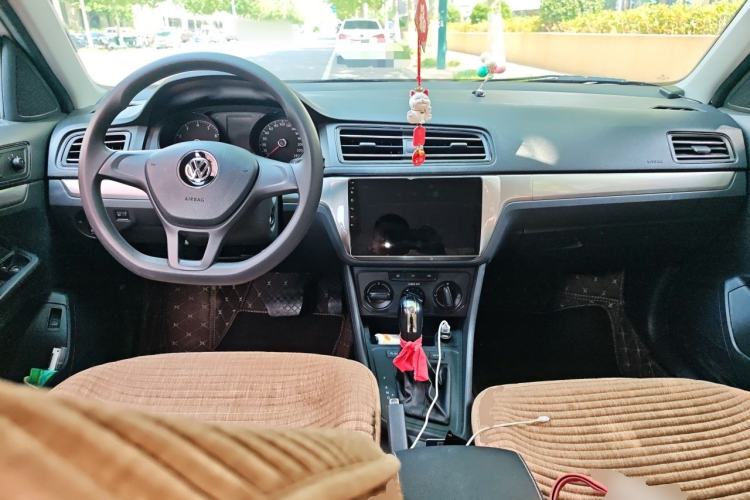 Used Volkswagen Lavida 2019 Lavida Start 1.5L Automatic Trendy Version China VI Standard Center Console