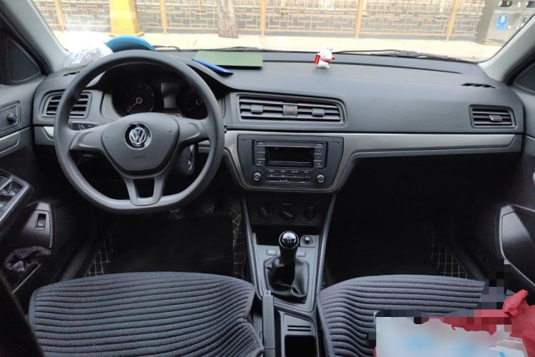 Used Volkswagen Lavida 2019 Lavida Start 1.5L Manual Fashion Edition China VI Standard Center Console